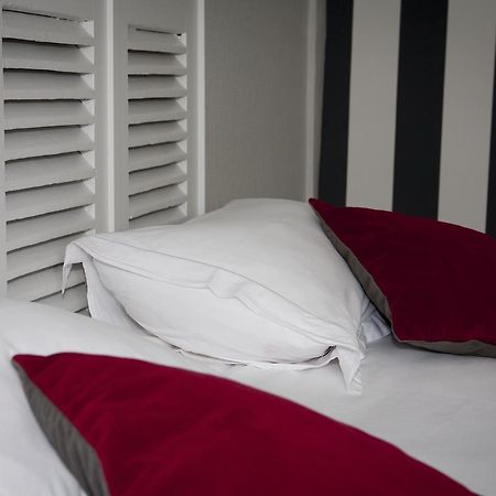 Logis Hotel Le Chrismas Chateaulin Bagian luar foto